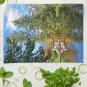 秋の池がよどむ キッチンタオル (折り畳み)