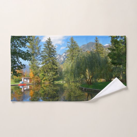 秋の池がよどむ ハンドタオル (ハンドタオル)