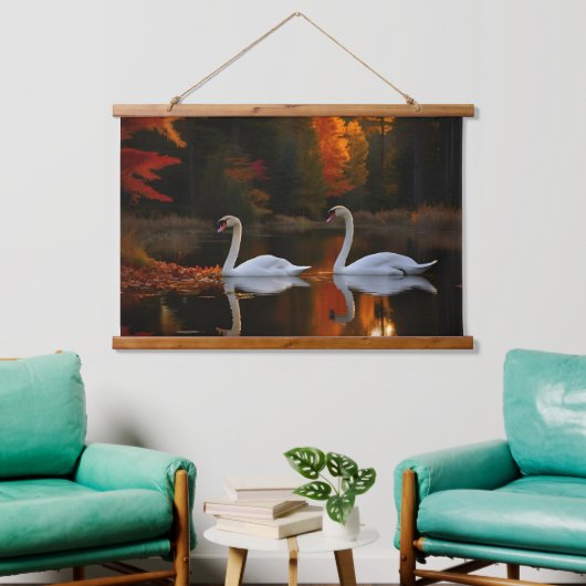 秋の池を優雅に走る白い白鳥 吊り下げ型タペストリー (リビング)