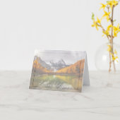 秋の湖とカスタム文字 カード (黄色い花)