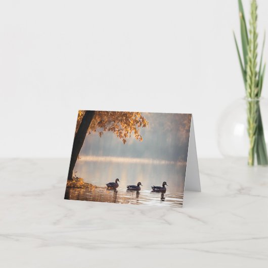 秋の湖のアヒル ノートカード (正面)
