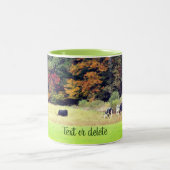 秋の牛の畑自然 パーソナライズされた ツートーンマグカップ (中央)