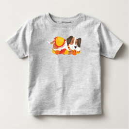 秋の犬、かわいい犬、眠っている犬、紅葉 トドラーTシャツ
