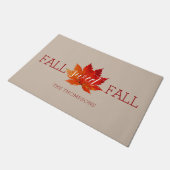 秋の甘い落葉 赤い秋のイロハカエデの葉 ドアマット (アングル)