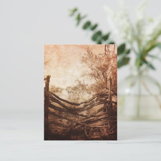 秋の秋の田園景色の素朴な農場の塀 ポストカード (スタンド正面)