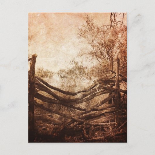 秋の秋の田園景色の素朴な農場の塀 ポストカード (正面)