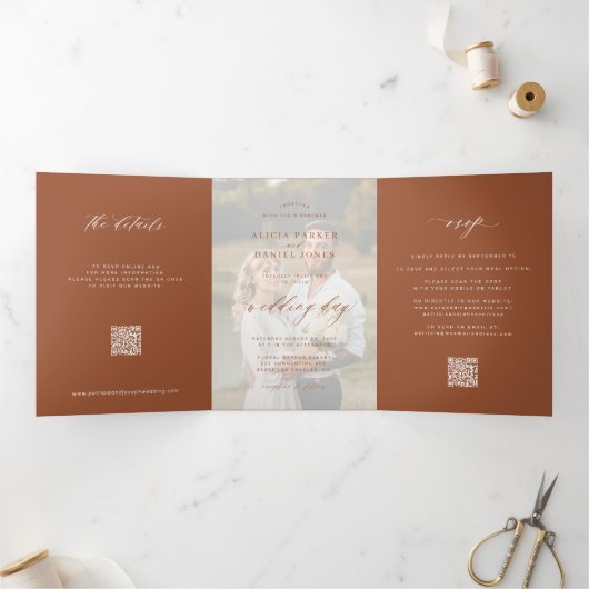 秋の秋の結婚式写真RSVP詳細QRコード 三つ折り招待状 (内部)