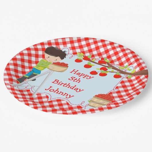 秋の秋アップルピックブラックヘアボーイ誕生日 ペーパープレート (アングル)
