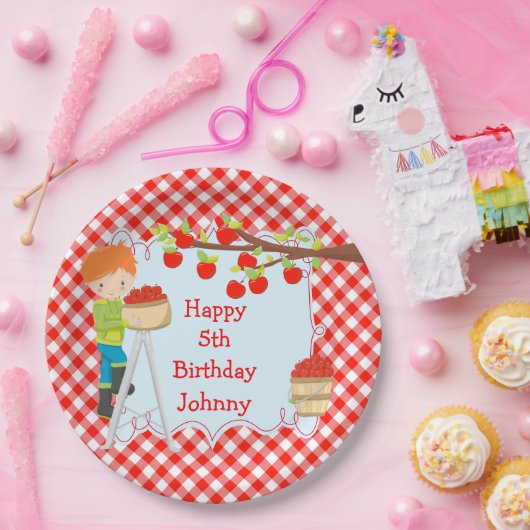 秋の秋アップルピックレッドヘアボーイ誕生日 ペーパープレート (パーティー)