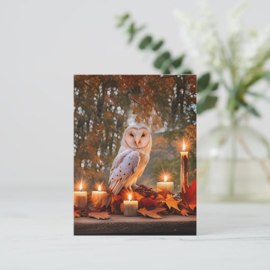 秋の秋秋分フクロウと蝋燭の神秘的 シーズンポストカード (スタンド正面)