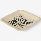 秋の空アップルパイのフラワーサック見える ペーパープレート (傾斜あり)