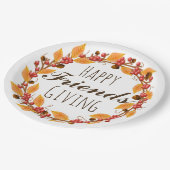 秋の紅葉のリースを与えている幸せな友人 ペーパープレート (アングル)