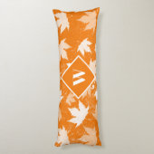 秋の紅葉パターンモノグラム ボディピロー (裏面 (縦))