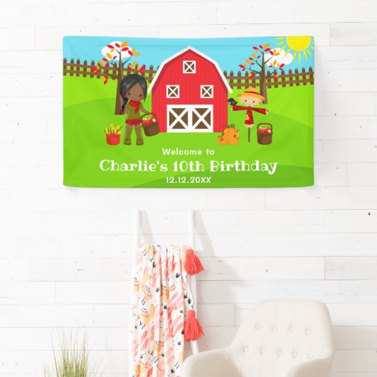 秋の納屋周囲の庭誕生日ダークスキンガールウェルカム 横断幕 (インサイチュ)