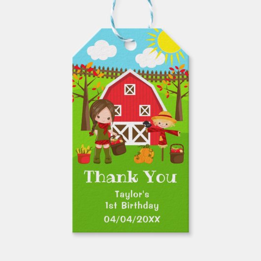 秋の納屋周囲の庭誕生日ブラウンヘアガールサンキュー ギフトタグ (正面)