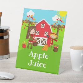 秋の納屋周囲の庭誕生日ブラウンヘアガール 台座サイン