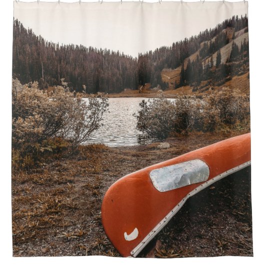 秋の素朴カヌー/夕暮れの明るい灰色 シャワーカーテン (正面)