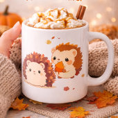 秋の自然の中で仲良しの二匹のハリネズミ コーヒーマグカップ