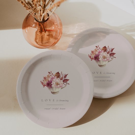 秋の花のティーカップラブイズブリューイング ブライダルシャワー ペーパープレート