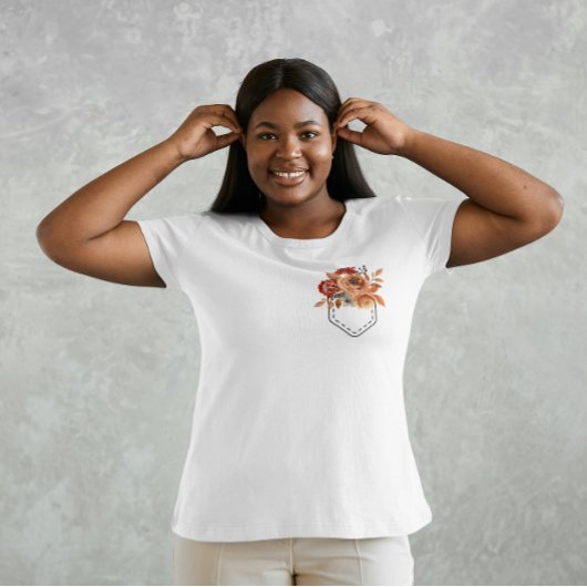 秋の花を印刷したポケット Tシャツ