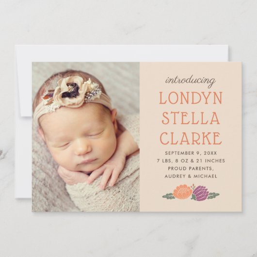 秋の花ベージュ女の赤ちゃんの写真の誕生 案内状 (正面)