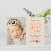 秋の花ベージュ女の赤ちゃんの写真の誕生 案内状 (スタンド正面)
