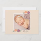秋の花ベージュ女の赤ちゃんの写真の誕生 案内状 (裏面)