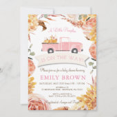 秋の花柄ピンクの小さなパンプキンガールベビーシャワー 招待状 (正面)