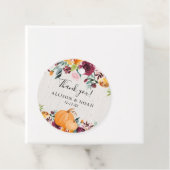 秋の落ち着いた花飾り　バーガンディ　ブッシュピンク フェイバータグ (インサイチュ)