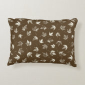 秋の葉Mapleの茶色 – シームレスなパターン。 アクセントクッション (裏面)