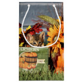 秋の装飾のベビーの子ネコ スモールペーパーバッグ (裏面)