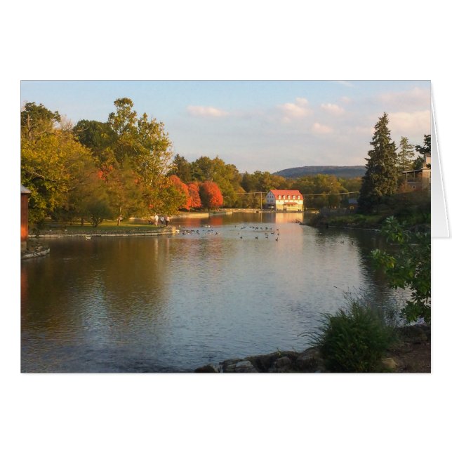 秋の製造所が付いているアヒルの池 (正面横)