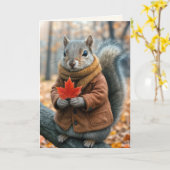 秋の誕生日リスが赤楓の葉を持つ カード (黄色い花)