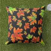 秋の赤い緑の離れオレンジのカエデ離れの アウトドアクッション (芝生)