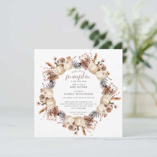 秋の赤ちゃんシャワーの途中の小さなカボチャ 招待状 (スタンド正面)