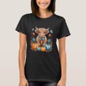 秋の赤ちゃんハイランド牛 spooky season 秋の牛 tシャツ (正面)