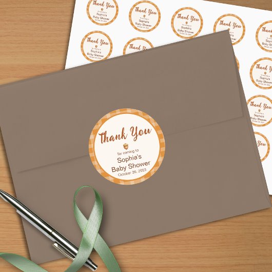 秋の赤ん坊のシャワー、小さなかぼちゃ、格子縞、どんぐり ラウンドシール