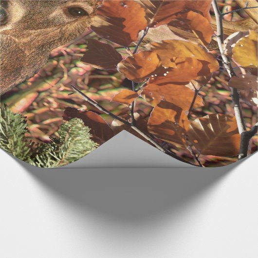 秋の迷彩柄の白い尾シカの木びき台 ラッピングペーパー (角)