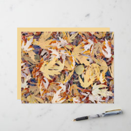 秋の黄色色彩の鮮やかのメエデ葉ルの