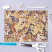 秋の黄色色彩の鮮やかのメエデ葉ルの 薄葉紙 (クラフト)