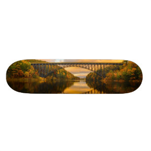 秋のBridgeフランスのなの王 スケートボード