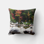 秋のKancamagus Highway クッション (裏面)