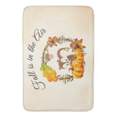 秋はリスと空気タイポグラフィにある バスマット (正面縦)