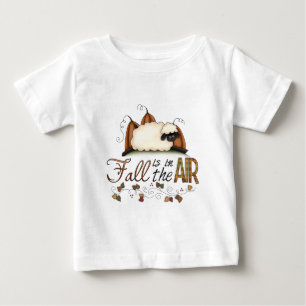 "秋は空中にある"秋の羊の幼児のトップ ベビーTシャツ