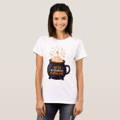 秋よくはしゃぐのカボチャのスパイス魔女マンガ Tシャツ (正面フル)