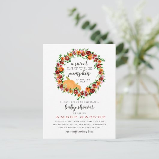 秋をテーマにした甘い小さなカボチャの赤ちゃんシャワー インビテーションポストカード (スタンド正面)