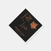 秋インラブコッパー茶色の黒いメープル素朴リーフ スタンダードカクテルナプキン (角)