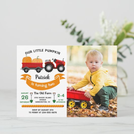 秋オータムカボキントラクターファームフォト誕生日 招待状 (スタンド正面)