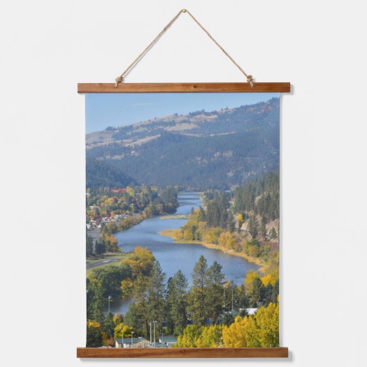 秋オーバークリアウォーターリバーアイダホ 吊り下げ型タペストリー (正面)