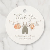 秋カボチャ男の子の衣服赤ちゃんのシャワー フェイバータグ (正面)